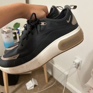 NIKE Sneakers! Hardly ever worn!